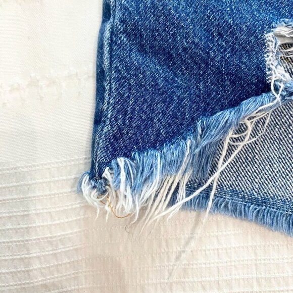 LEVI'S 501 WOMEN'S  MEDIUM DENIM BUTTON FLY VERY SHORT DIY FRAY JEANS SHORTS - Picture 5 of 8